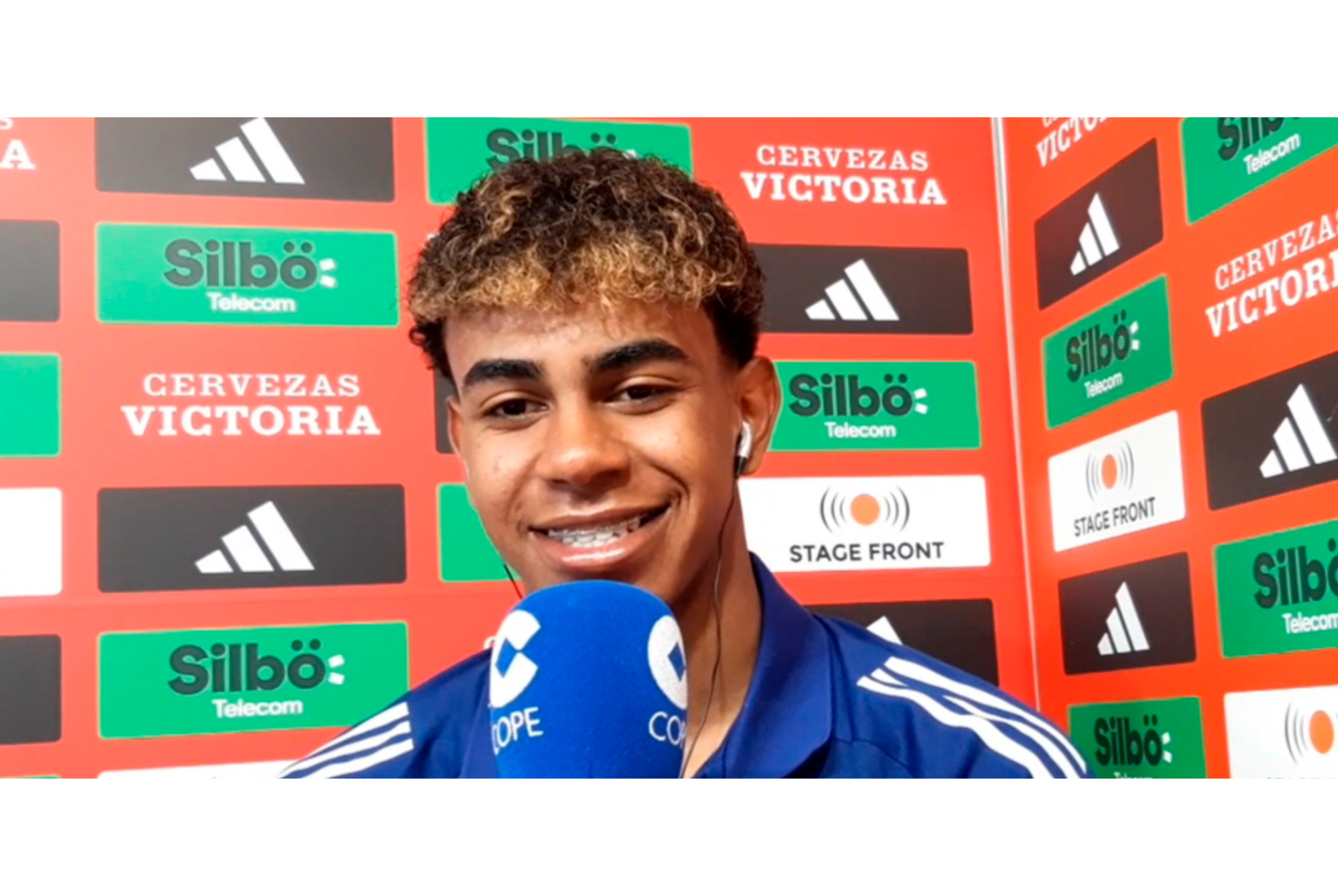 La abogada Elena Ponomareva tras ser rociada por la sustancia verde.